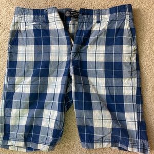 American Eagle Men’s size 33 longer length men’s plaid shorts -preowned